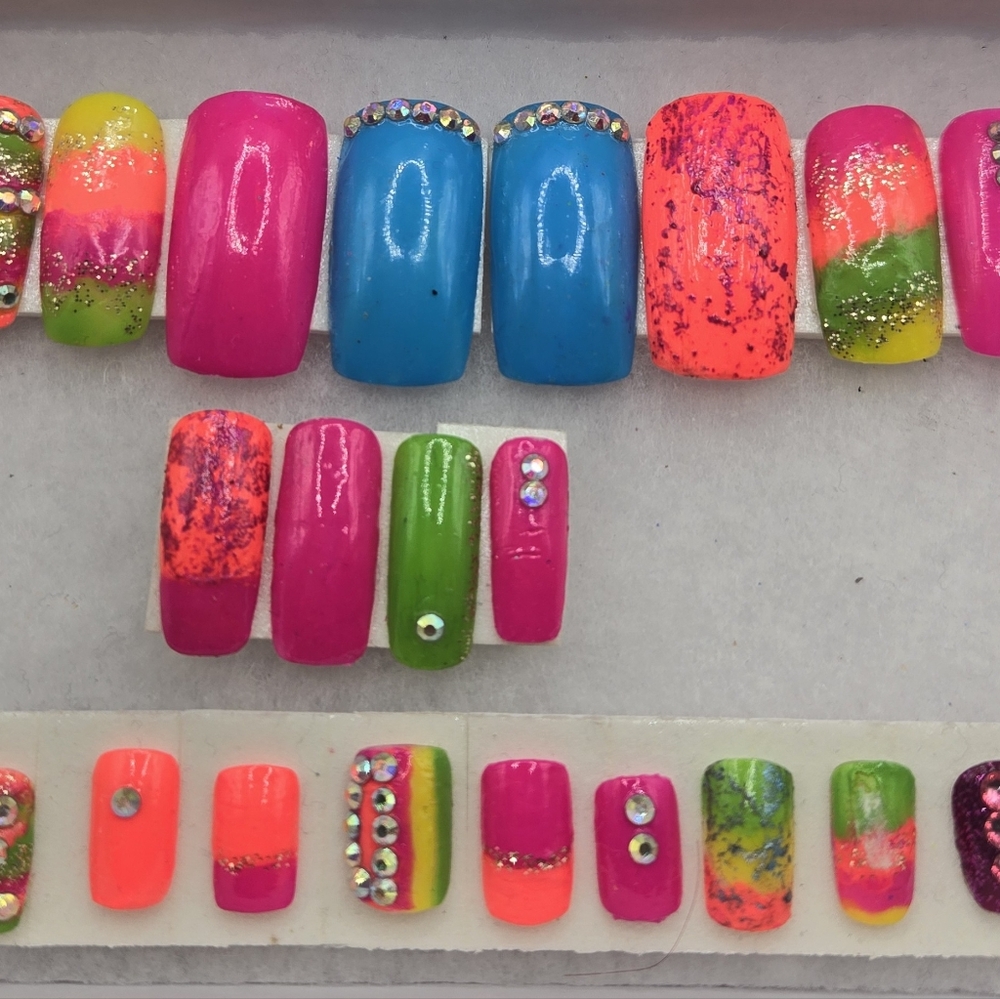 Set of mother and daughter bright nails active length